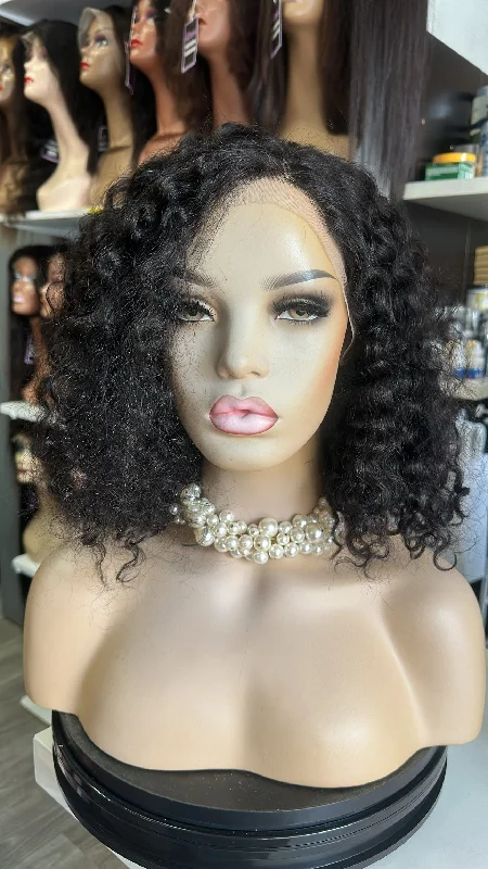 Human - hair wig with a wavy texture for a beachy and relaxed lookJeane