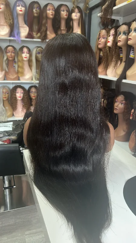 Human - hair wig with a straight texture for a sleek and minimalist lookSuzan