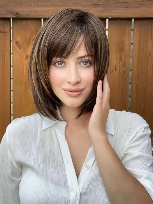 Bob wig with auburn highlights for a warm and vibrant appearanceAlva | Synthetic Wig (Basic Cap)