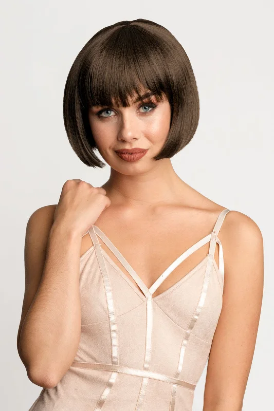 Bob wig with auburn highlights for a warm and vibrant appearanceBrown bob wig, chic and stylish: Honour